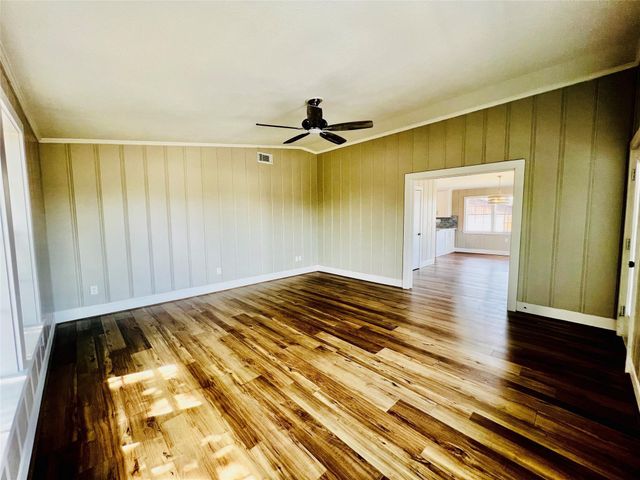13 Tindel Street, Clear Lake Shores, TX 77565