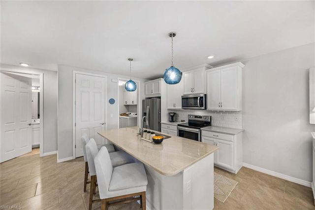 14610 Edgewater CIR, Naples, FL 34114