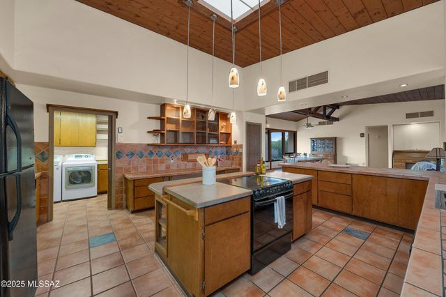 2614 N Grannen Road, Tucson, AZ 85745