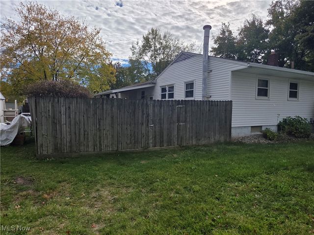 1721 Difford Drive, Niles, OH 44446