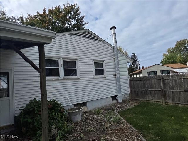 1721 Difford Drive, Niles, OH 44446