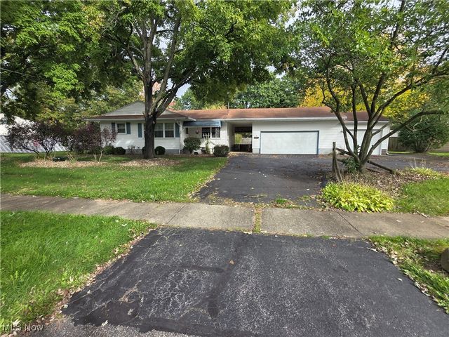 1721 Difford Drive, Niles, OH 44446