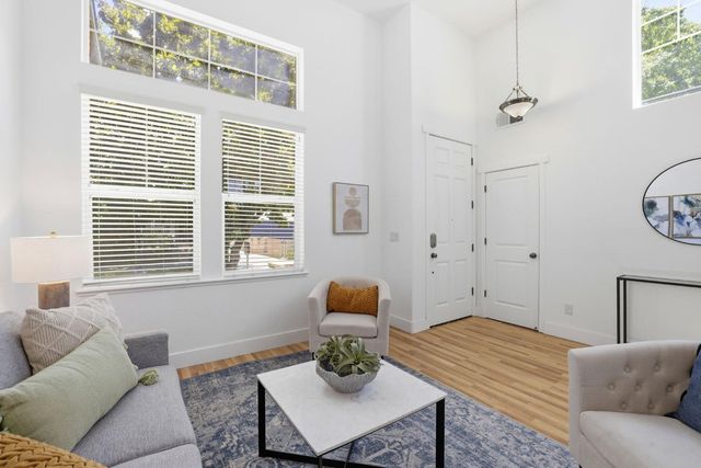414 17th St, Sacramento, CA 95811