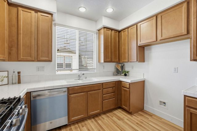 414 17th St, Sacramento, CA 95811
