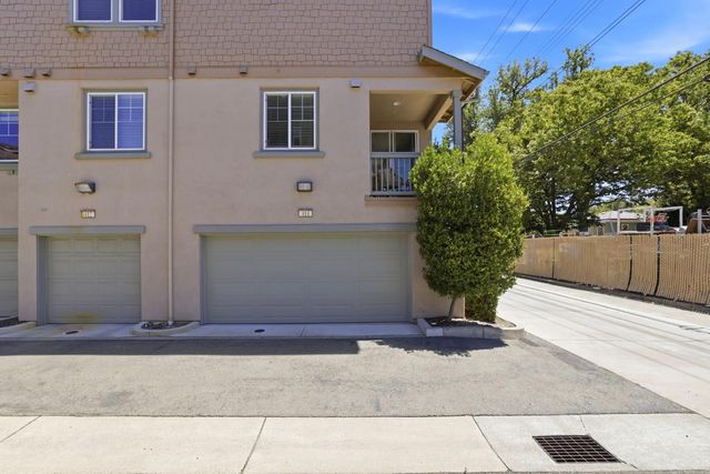 414 17th St, Sacramento, CA 95811
