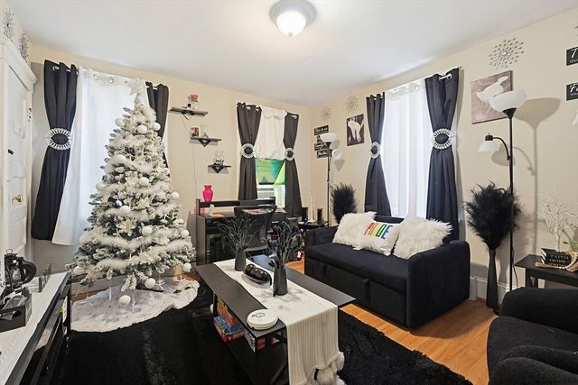22 Hollywood St 4B, Worcester, MA 01610
