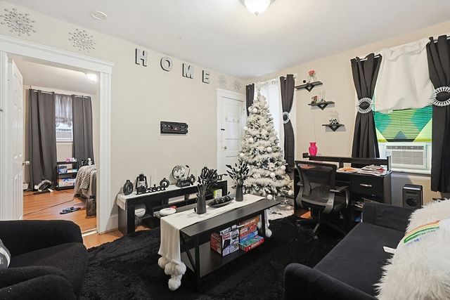 22 Hollywood St 4B, Worcester, MA 01610
