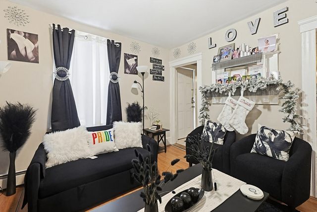 22 Hollywood St 4B, Worcester, MA 01610