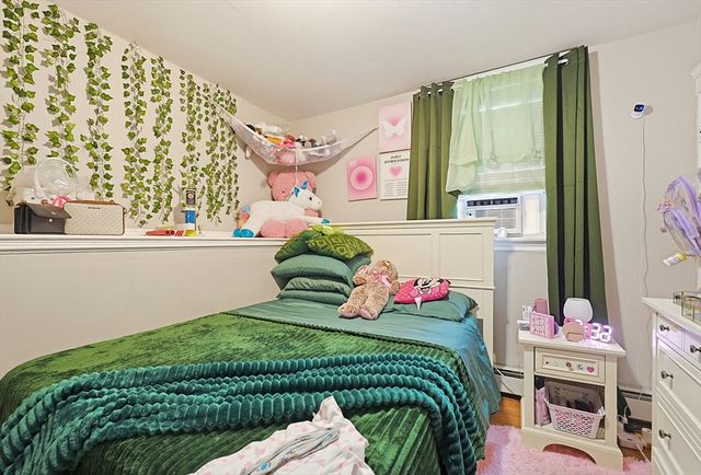 22 Hollywood St 4B, Worcester, MA 01610