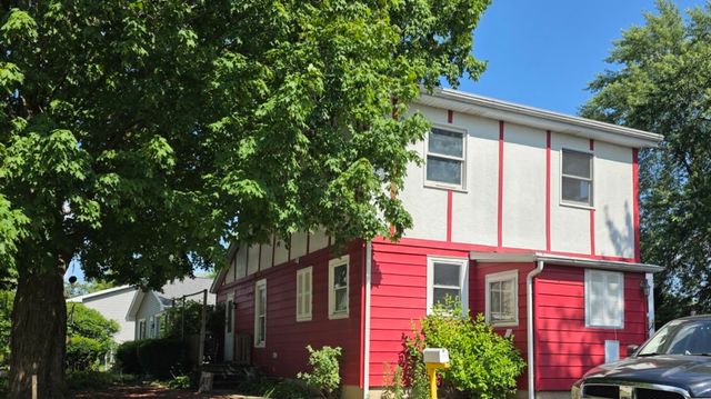 302 Dee Road, North Aurora, IL 60542