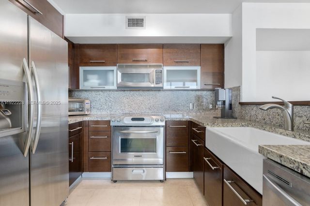 1155 Brickell Bay Dr 2409, Miami, FL 33131