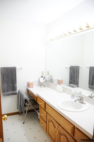 5429 S 56th Street, Omaha, NE 68117