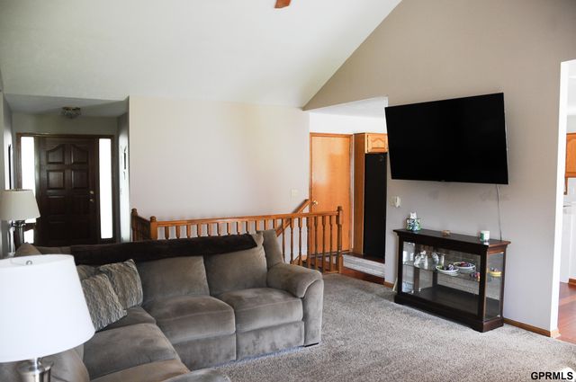 5429 S 56th Street, Omaha, NE 68117