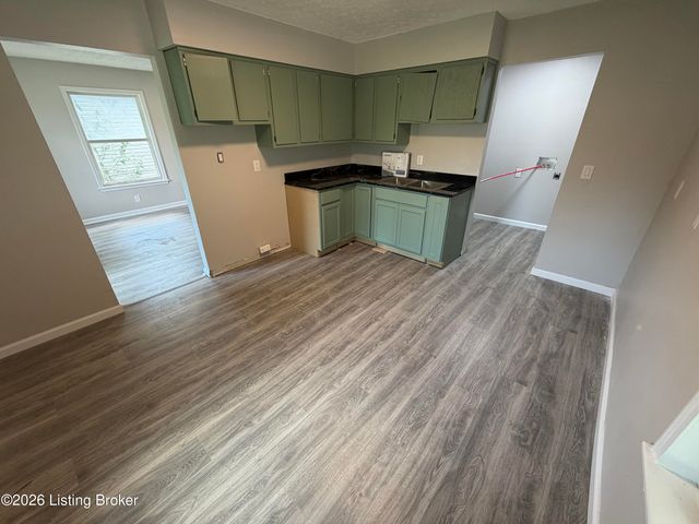 100 Boston Ct, Louisville, KY 40212
