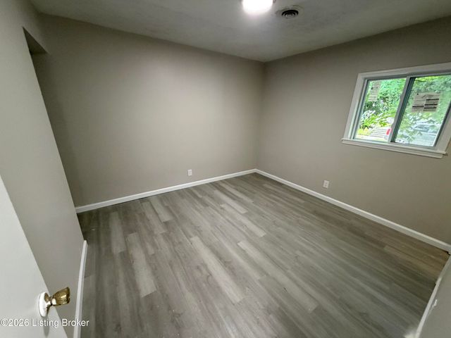 100 Boston Ct, Louisville, KY 40212