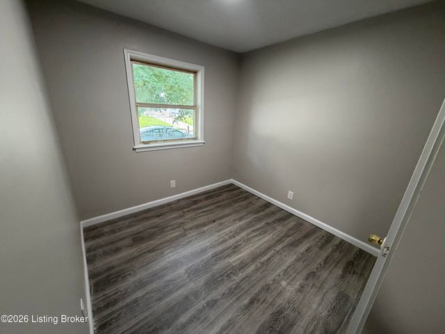 100 Boston Ct, Louisville, KY 40212
