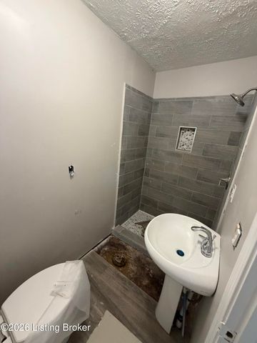 100 Boston Ct, Louisville, KY 40212