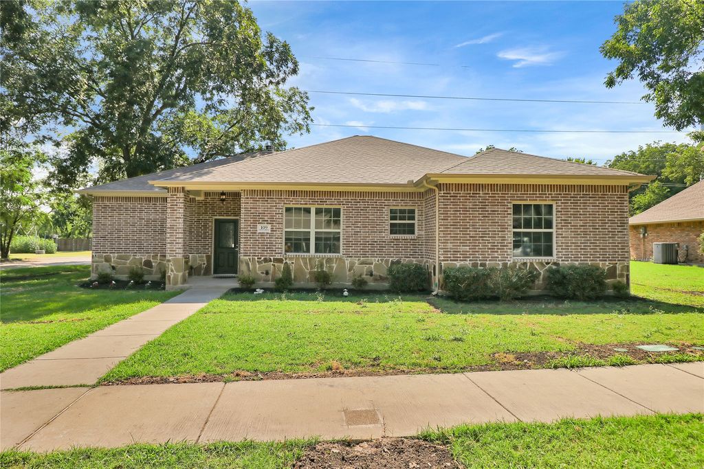 109 Pecan Grove, Lancaster, TX 75146