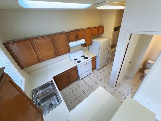 7900 Bissonnet Street D1, Houston, TX 77074
