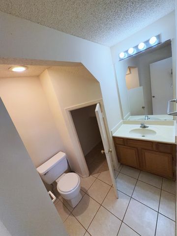 7900 Bissonnet Street D1, Houston, TX 77074