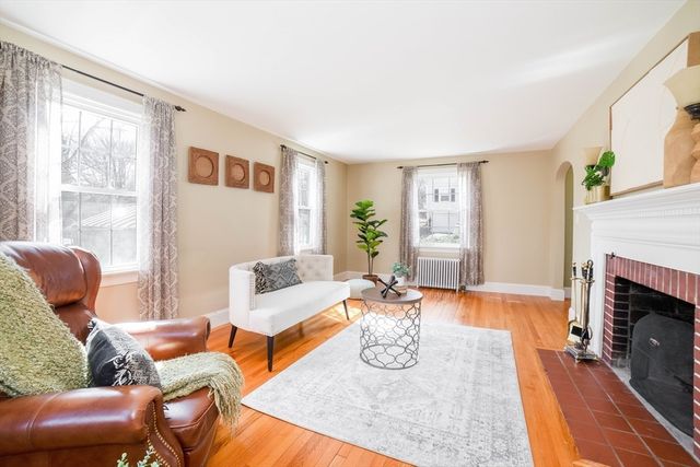 4 Winston Rd, Worcester, MA 01606