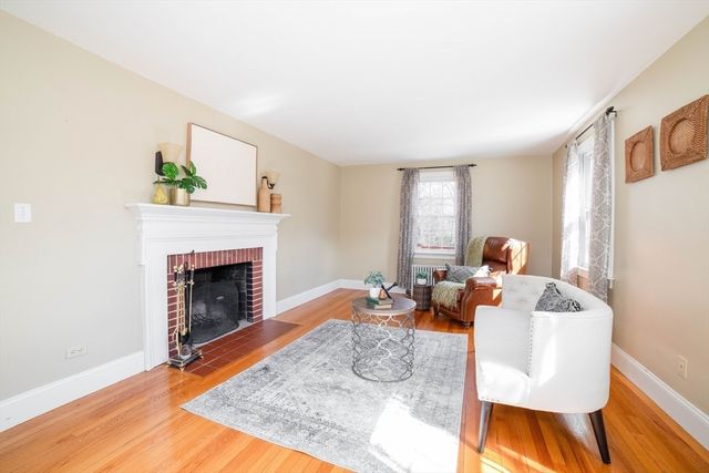 4 Winston Rd, Worcester, MA 01606