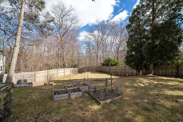 4 Winston Rd, Worcester, MA 01606