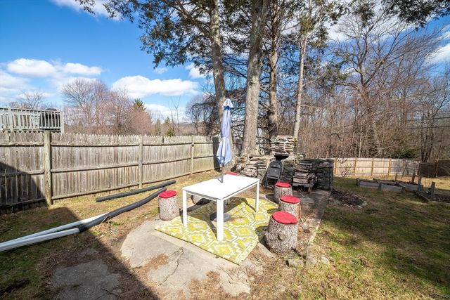 4 Winston Rd, Worcester, MA 01606