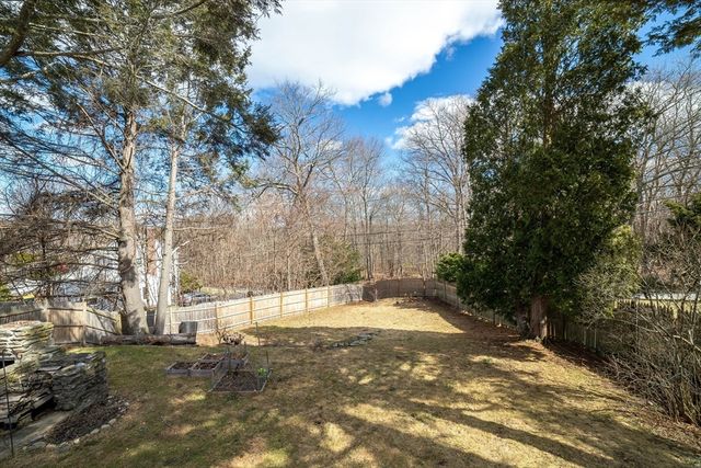 4 Winston Rd, Worcester, MA 01606