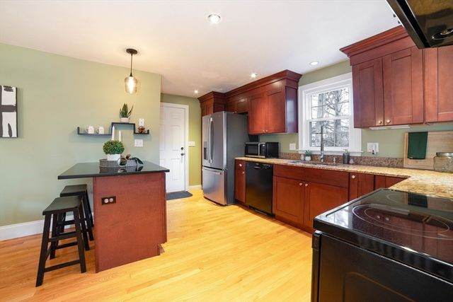 4 Winston Rd, Worcester, MA 01606