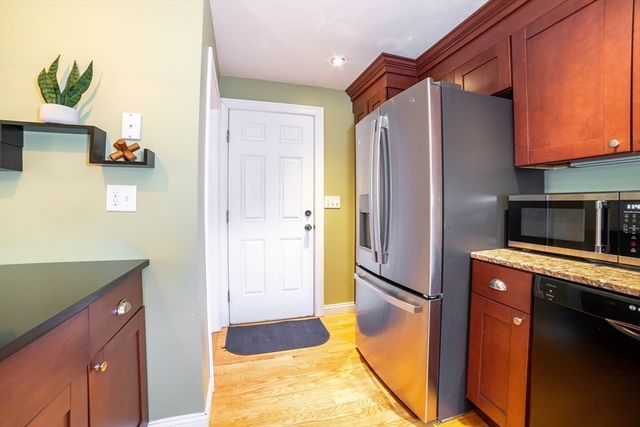 4 Winston Rd, Worcester, MA 01606