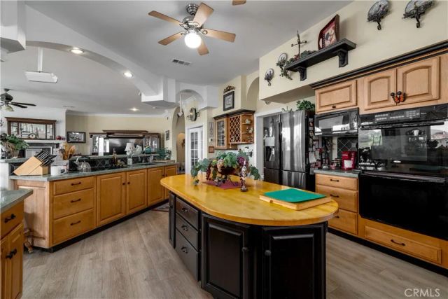 30594 Longhorn Drive, Canyon Lake, CA 92587