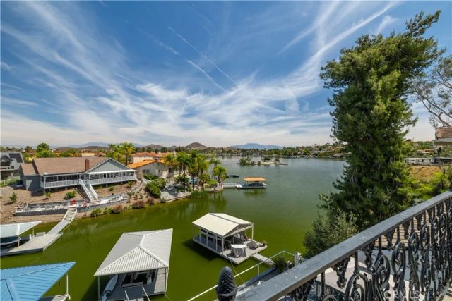 30594 Longhorn Drive, Canyon Lake, CA 92587