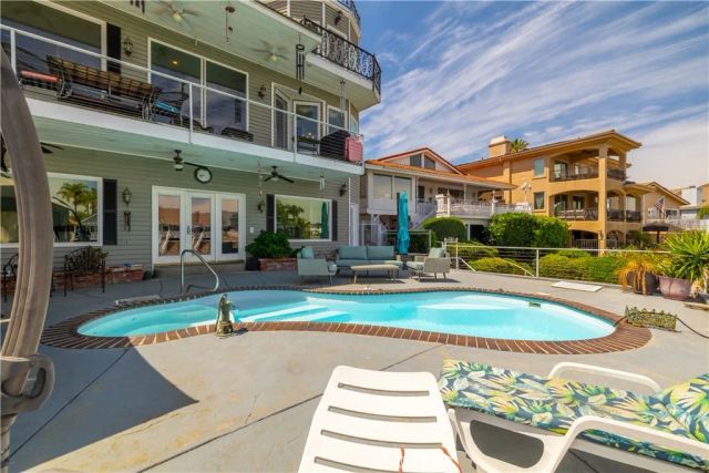 30594 Longhorn Drive, Canyon Lake, CA 92587