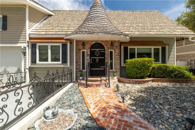 30594 Longhorn Drive, Canyon Lake, CA 92587