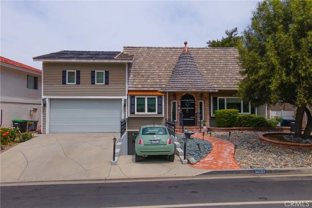 30594 Longhorn Drive, Canyon Lake, CA 92587