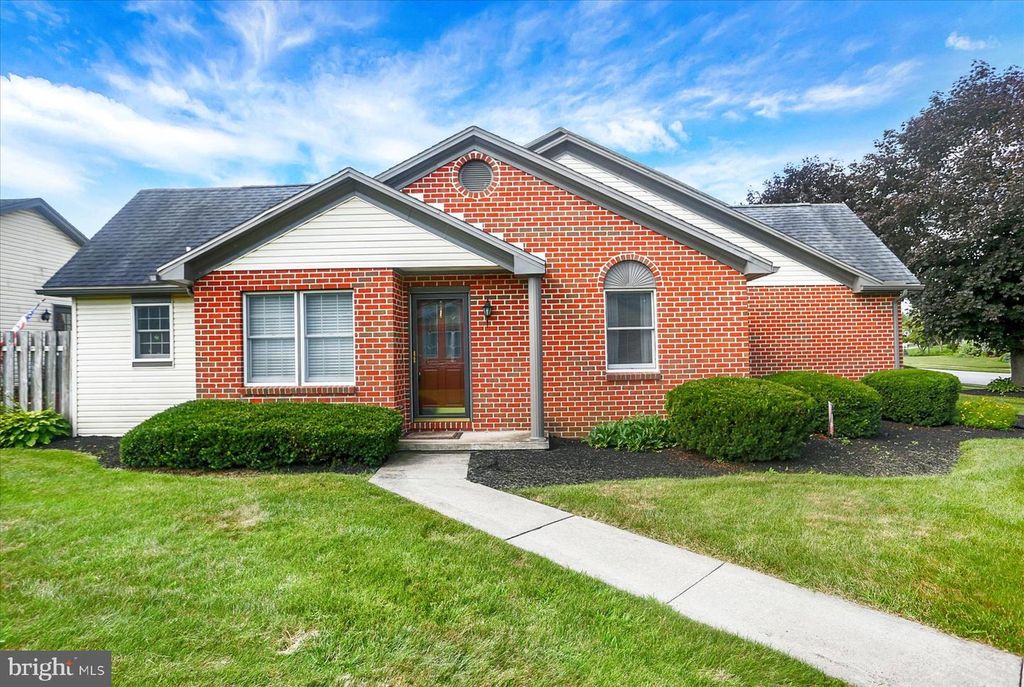 40 STRAYER DR, Carlisle, PA 17013