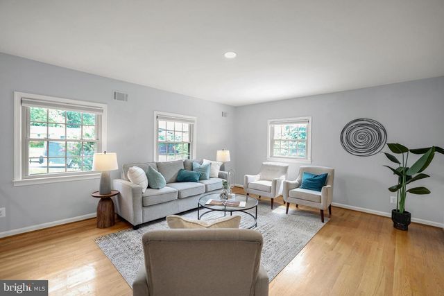 2615 FAIRVIEW DR, Alexandria, VA 22306