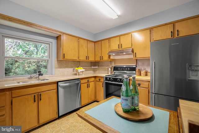2615 FAIRVIEW DR, Alexandria, VA 22306