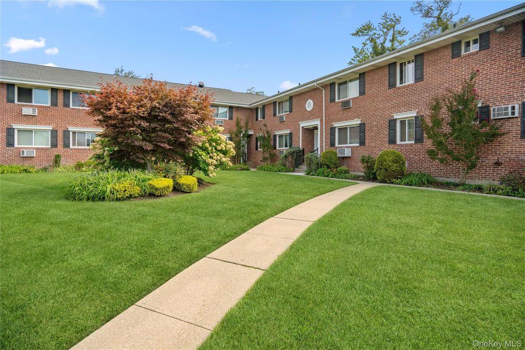 200 Merrick Road L, Amityville, NY 11701 — photo 2