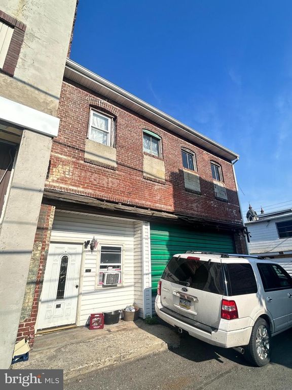 125-127 N JARDIN ST, Shenandoah, PA 17976