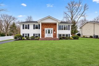 31 Marshmallow Drive, Commack, NY 11725