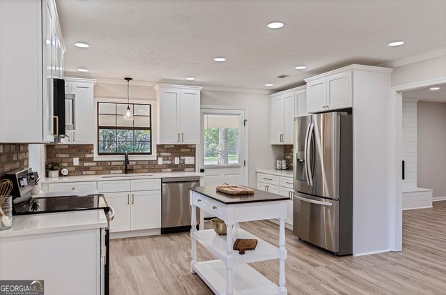 1010 Cherrywood Road, Waycross, GA 31503