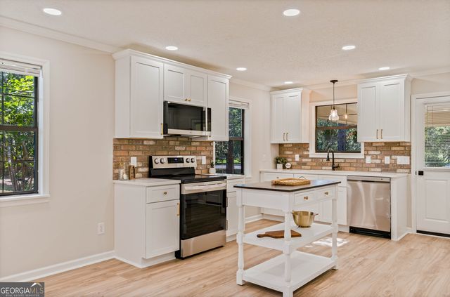 1010 Cherrywood Road, Waycross, GA 31503