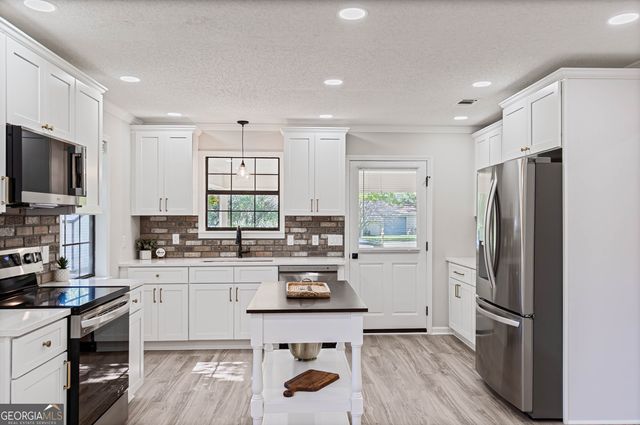 1010 Cherrywood Road, Waycross, GA 31503