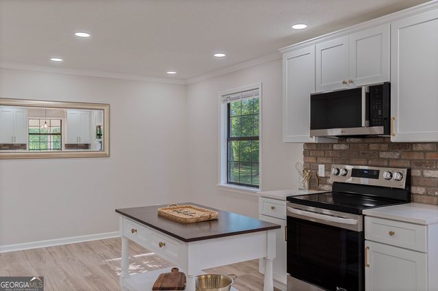 1010 Cherrywood Road, Waycross, GA 31503