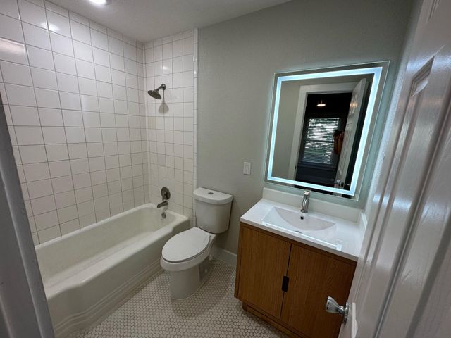 5407 Menard Avenue, Galveston, TX 77551