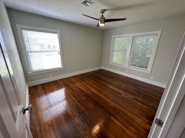 5407 Menard Avenue, Galveston, TX 77551