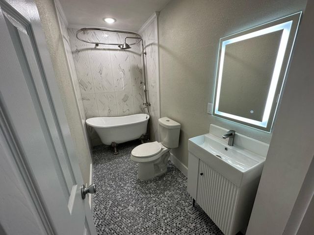 5407 Menard Avenue, Galveston, TX 77551