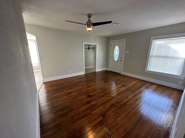 5407 Menard Avenue, Galveston, TX 77551